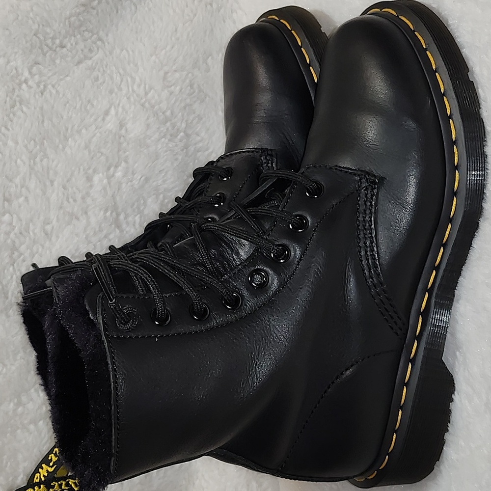 Dr. Martens Women's Serena Faux Fur Lined Black Learger Boots US Size 7 - Picture 6 of 16